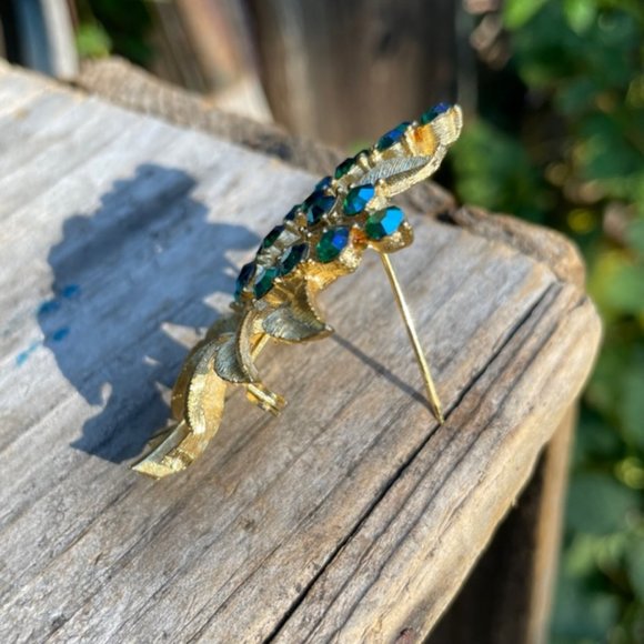 Vintage Rhinestone Pin Blue Green Stones in a Matte Gold Setting - Picture 8 of 11